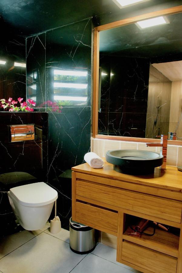 Le Domaine Du Rocher Noir ปวงต์-นัวร์ ภายนอก รูปภาพ