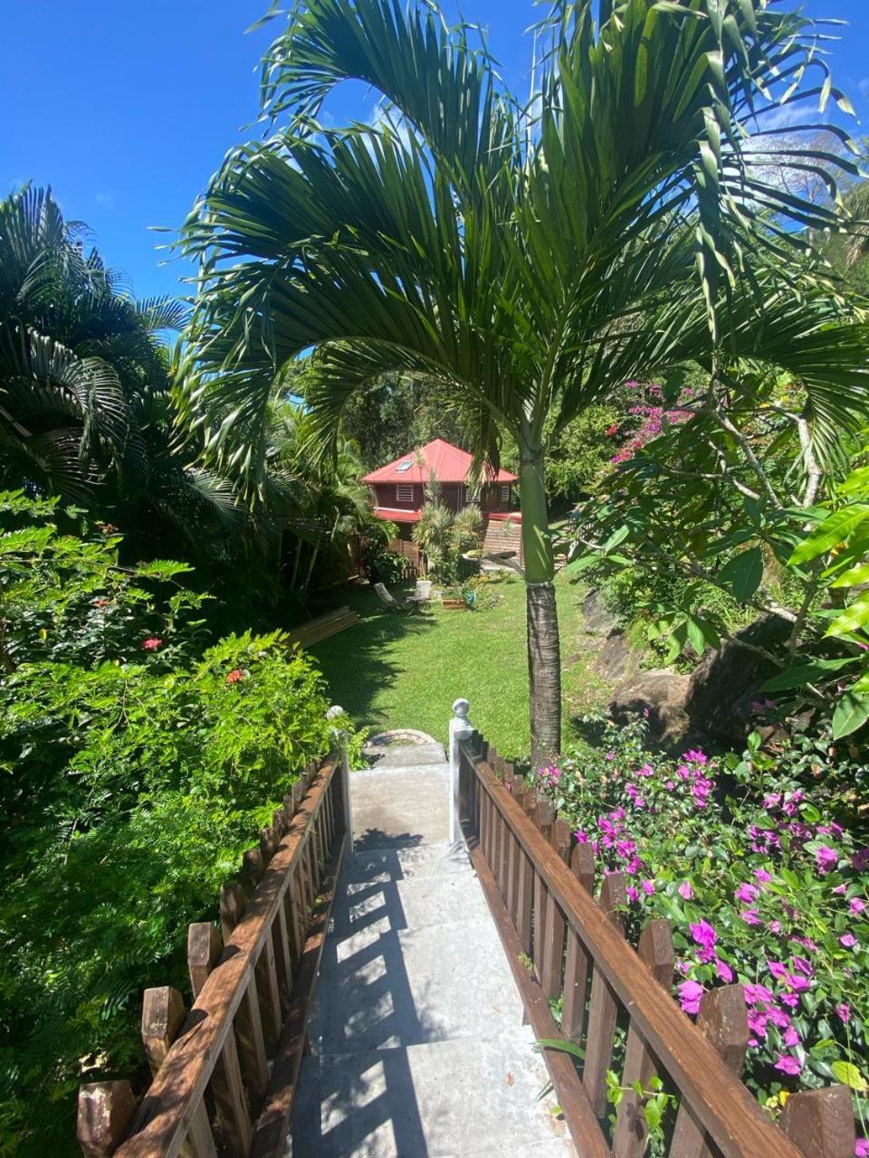 Le Domaine Du Rocher Noir ปวงต์-นัวร์ ภายนอก รูปภาพ